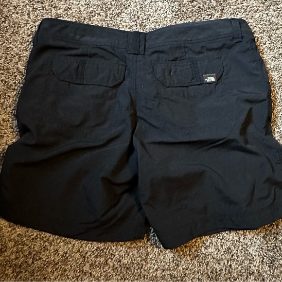 North Face Shorts - Picture 3 of 4